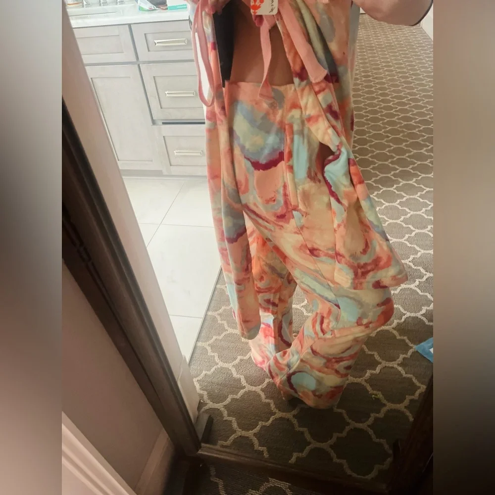 Free People Movement 2 pc All That Set Printed -  Vest and pants - NWT - Picture 5 of 6